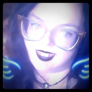 Meet your Posher, Cynthia